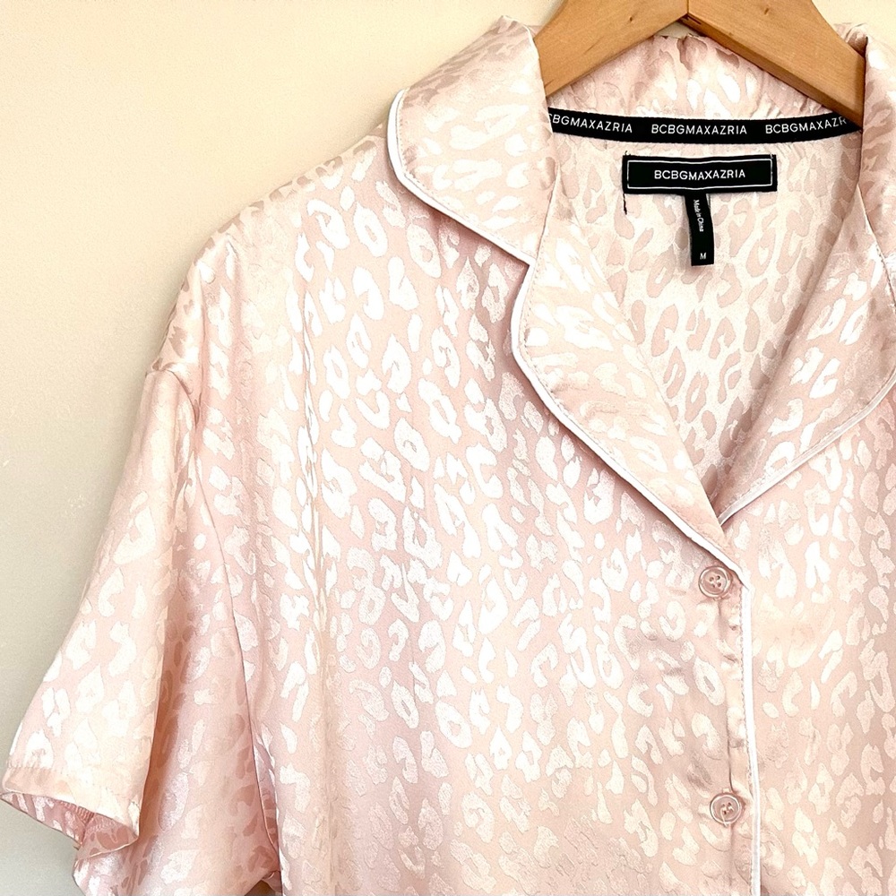 BCBGMAXAZRIA Women’s Pajamas 2 Pc Set Pale Pink muted animal print NEW WITH TAGS - Picture 3 of 8